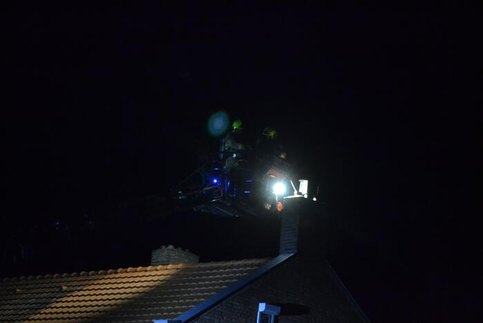 Brandweer doet onderzoek naar mogelijke schoorsteenbrand