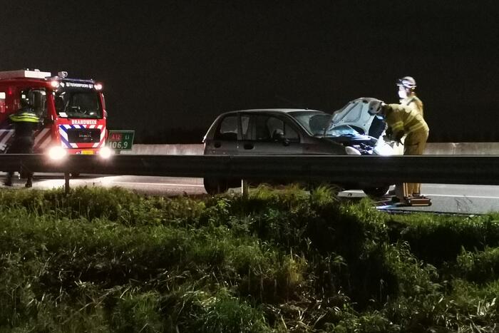 Rijbaan afgesloten door ongeval met personenauto