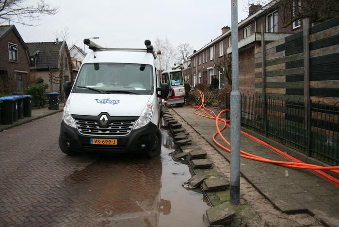 Waterleiding geraakt bij graafwerkzaamheden glasvezelnetwerk