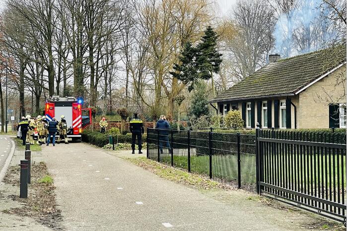 Doorgaande weg afgesloten door schoorsteenbrand