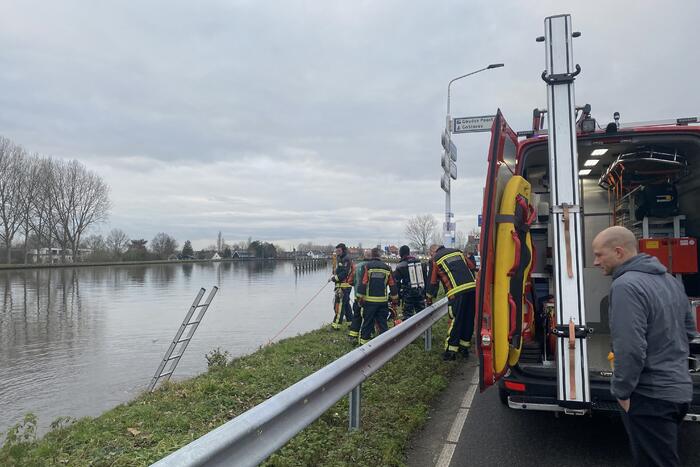 Auto te water geraakt