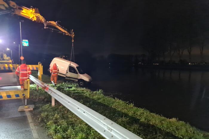 Auto te water geraakt