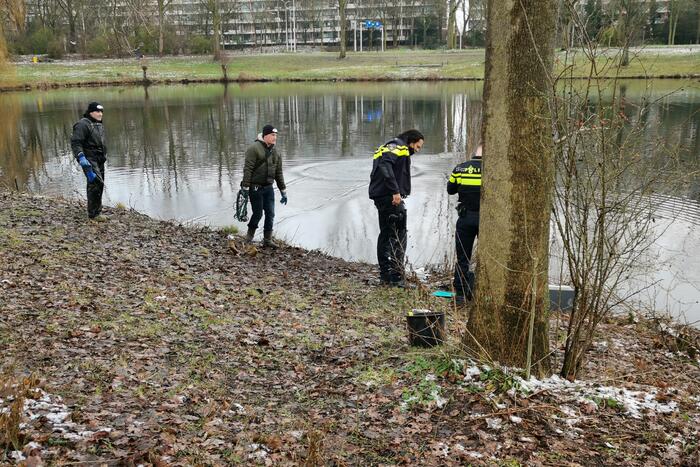 Magneetvissers halen drie kluizen naar boven