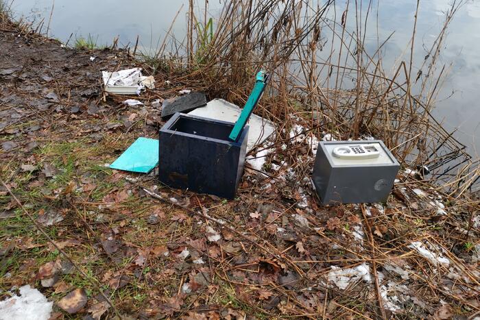 Magneetvissers halen drie kluizen naar boven