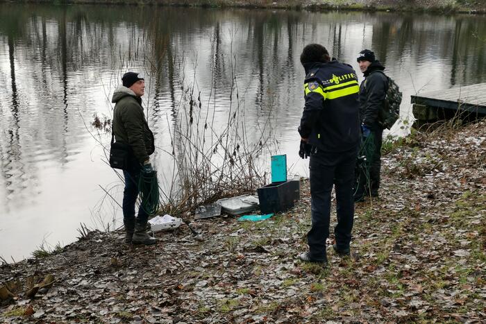 Magneetvissers halen drie kluizen naar boven