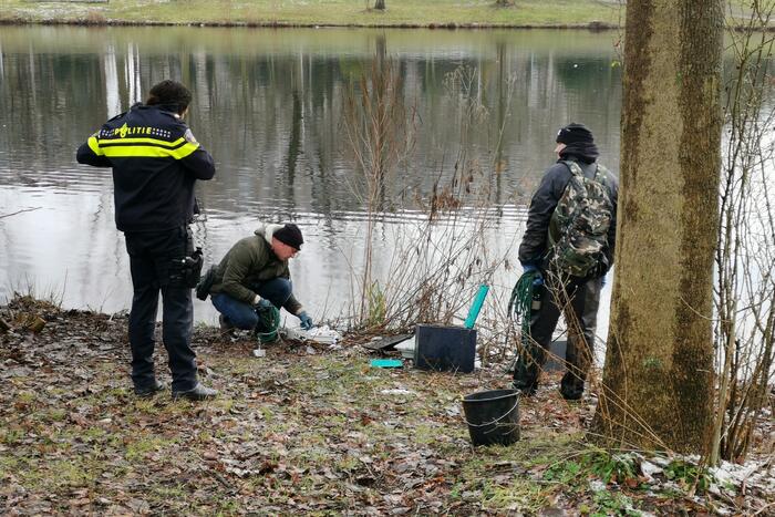 Magneetvissers halen drie kluizen naar boven