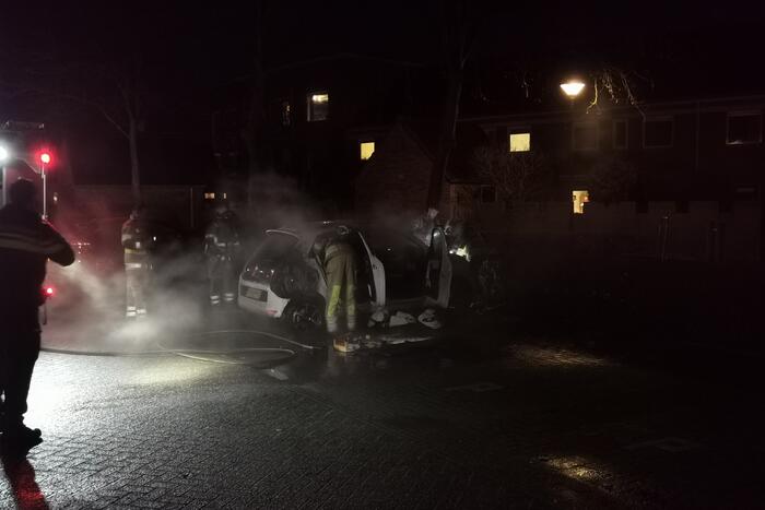 Veel rook na brand in personenauto