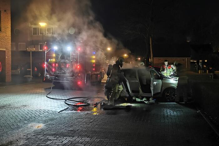 Veel rook na brand in personenauto