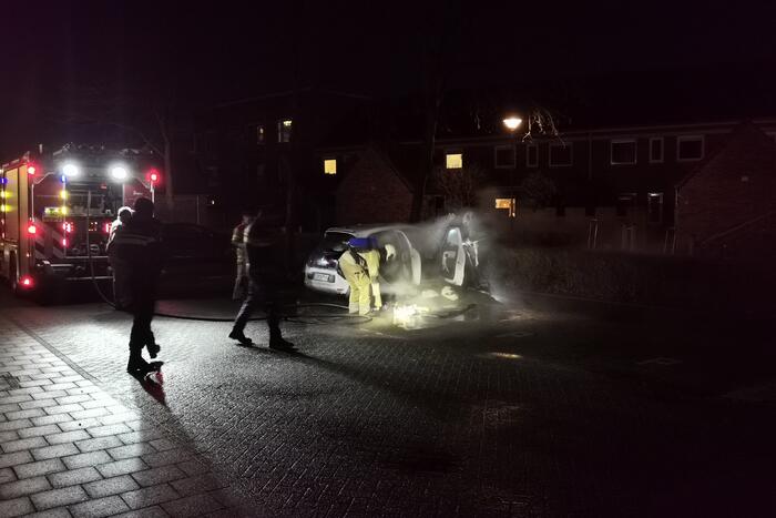 Veel rook na brand in personenauto