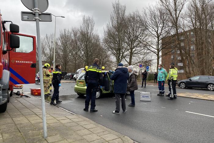Gewonde bij aanrijding tussen twee auto's