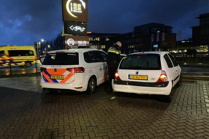 Bestuurster gewond bij aanrijding
