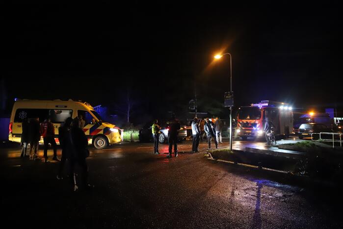 Frontale botsing tussen drie voertuigen