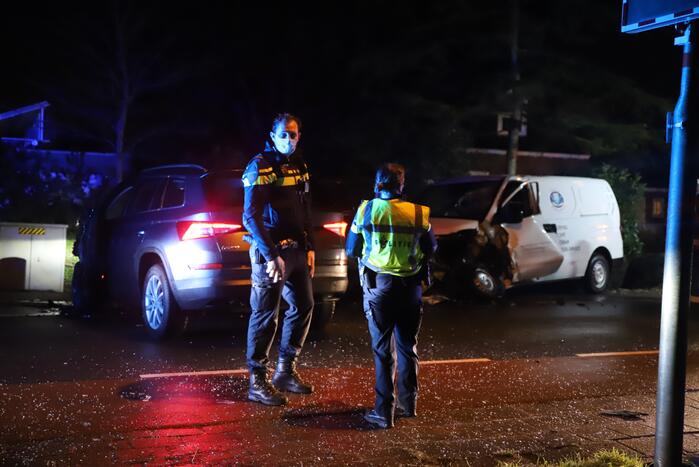 Frontale botsing tussen drie voertuigen