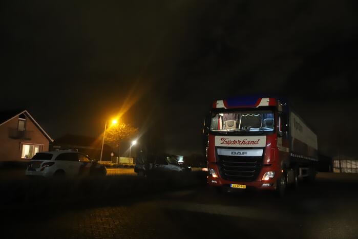 Frontale botsing tussen drie voertuigen