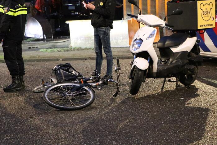 Ongeval tussen bezorgscooter en fietster