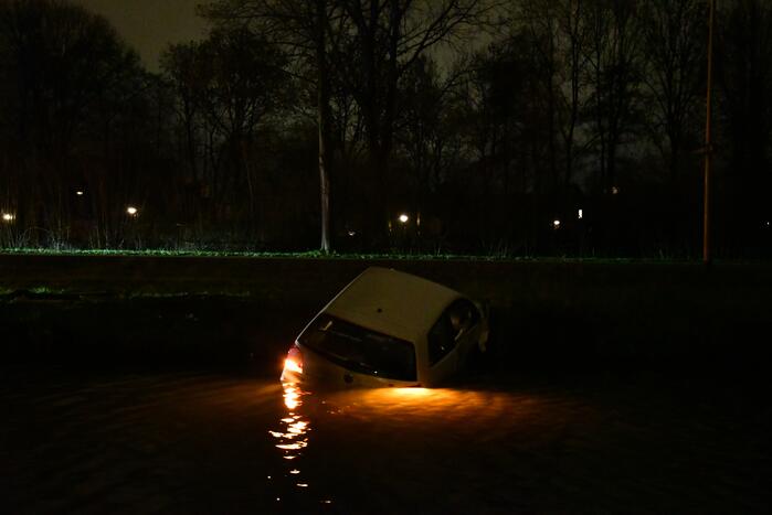 Auto geëindigd in het water