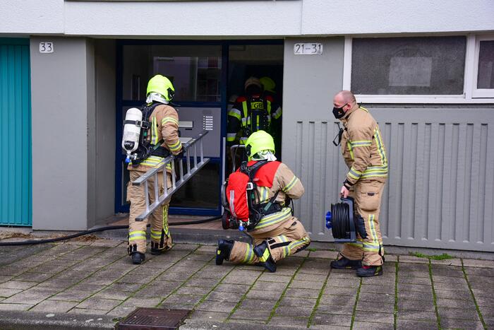 Meerdere flatwoningen ontruimd door brand