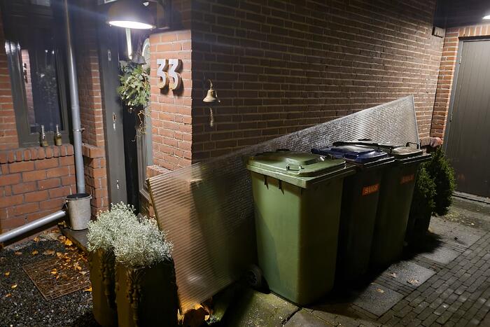 Kunststof Plaat komt los door harde wind