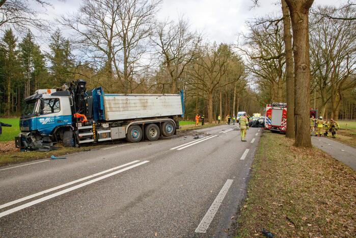 Ernstig ongeval tussen vrachtwagen en personenauto