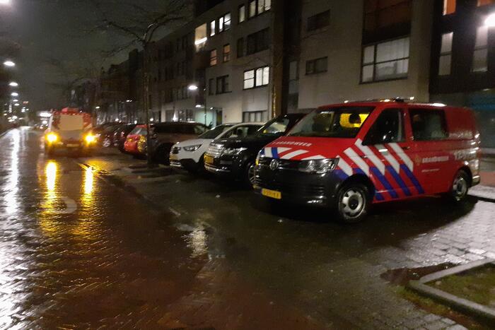 Brandweer doet onderzoek naar gaslucht in flat