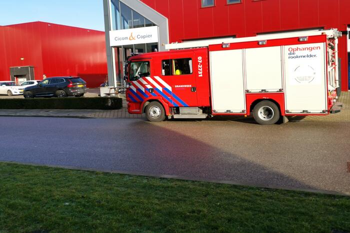 Brandweer doet metingen in bedrijfspand Cicom Copier