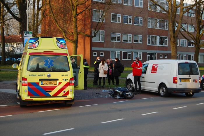 Scooterrijder valt door onbekende oorzaak