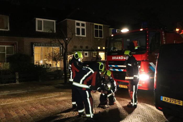 Brandweer blust schoorsteenbrand