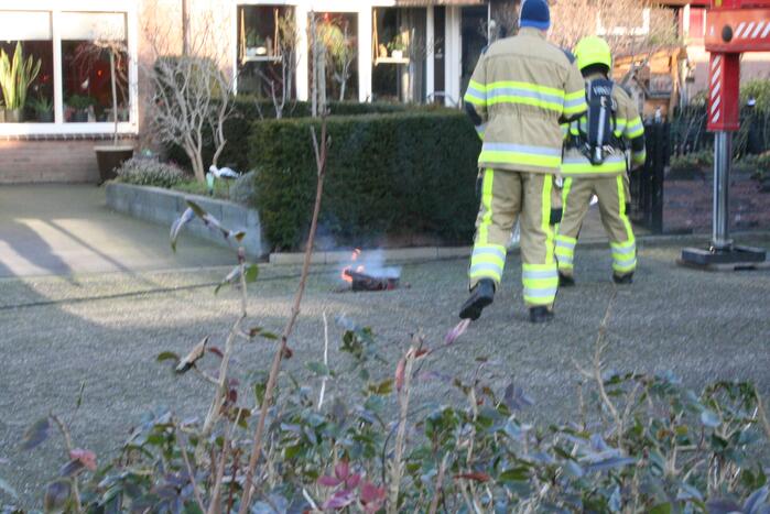 Brandweer blust schoorsteenbrand