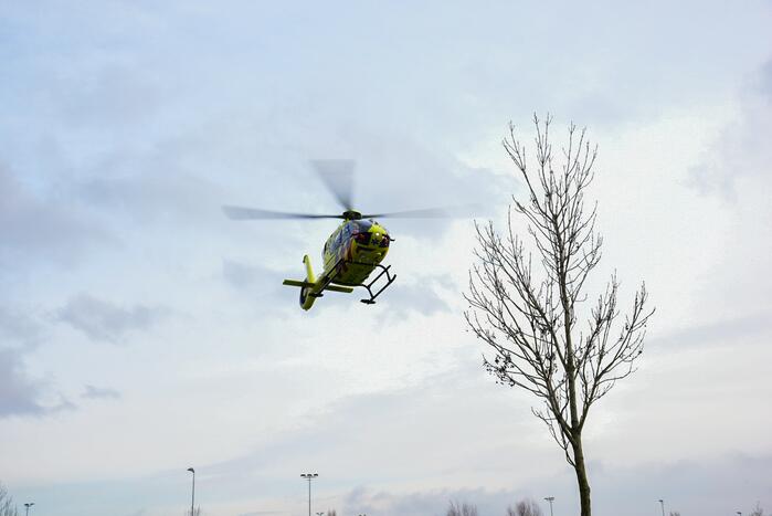 Traumahelikopter landt voor incident in woning