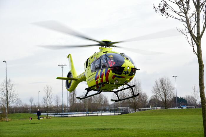 Traumahelikopter landt voor incident in woning