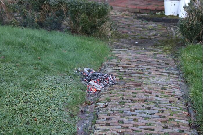 Brandweer doet onderzoek naar schoorsteen