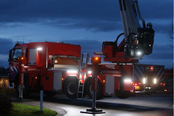 Brandweer doet onderzoek naar schoorsteen