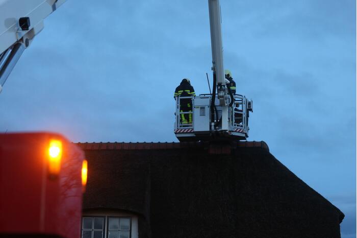 Brandweer doet onderzoek naar schoorsteen