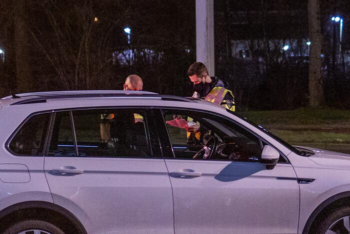 Avondklok van kracht: stille straten en politie voert controles uit