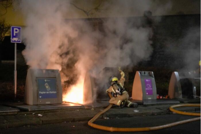 Brand in meerdere papiercontainers