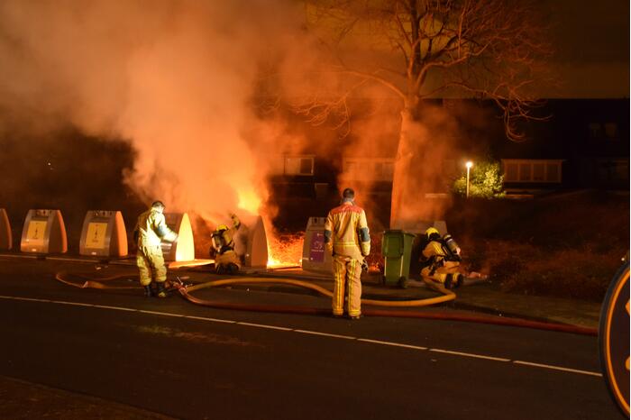 Brand in meerdere papiercontainers