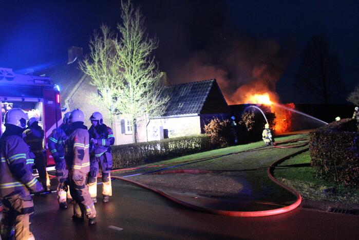 Schuur uitgebrand in tuin
