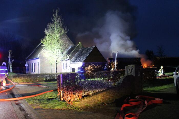 Schuur uitgebrand in tuin