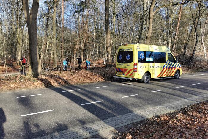 Mountainbiker slaat over de kop