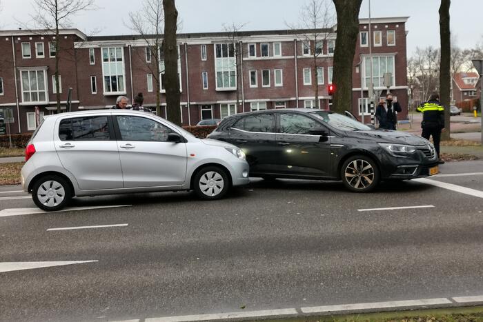 Twee auto's met elkaar in botsing
