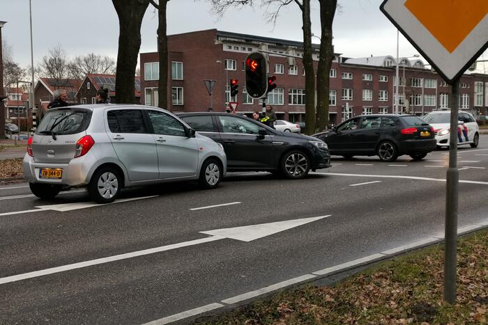 Twee auto's met elkaar in botsing
