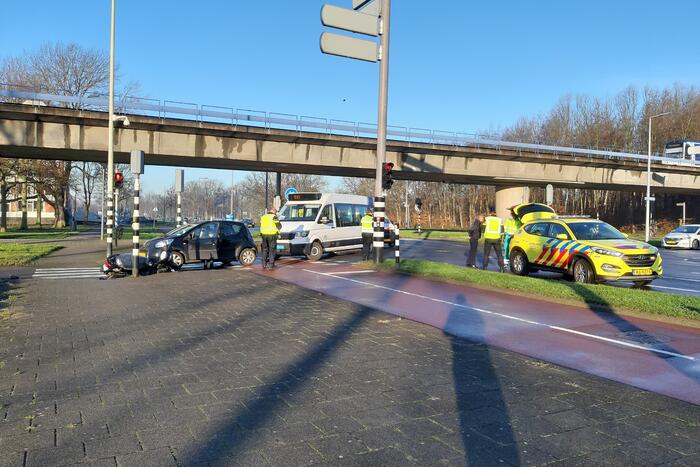 Scooterrijder gewond bij botsing met auto