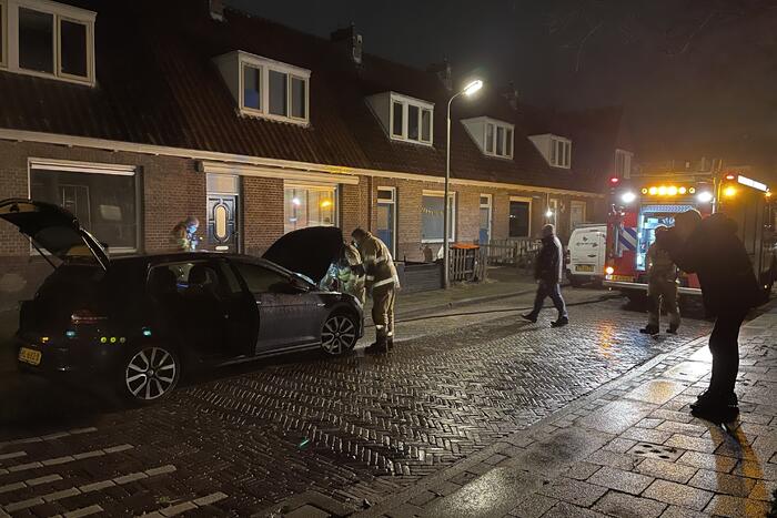 Auto vat vlam in Soesterkwartier