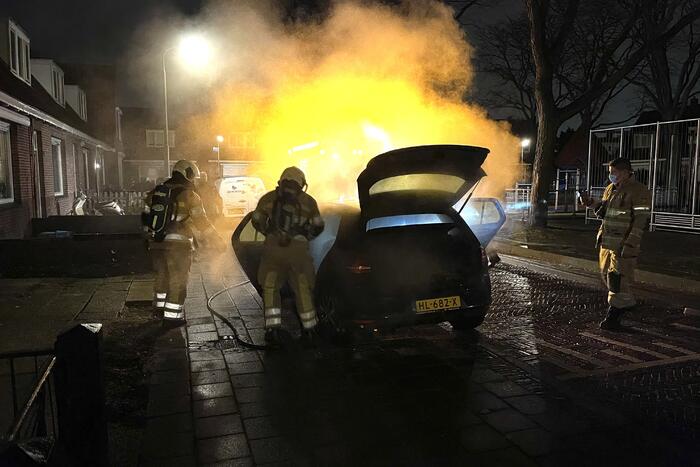 Auto vat vlam in Soesterkwartier