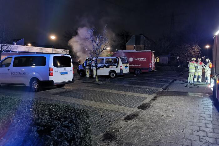 Taxi van Bolderman helemaal uitgebrand