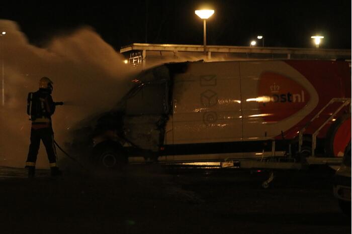 Bestelbus van Postnl uitgebrand