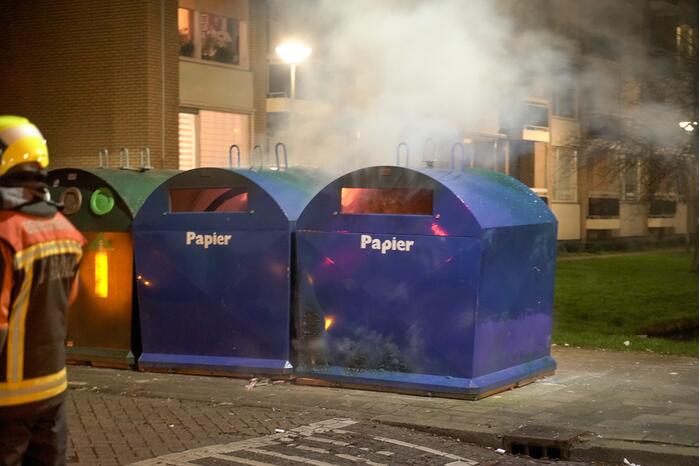 Brand in tweetal papiercontainers