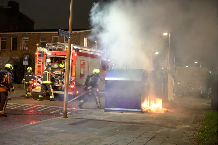 Brand in tweetal papiercontainers