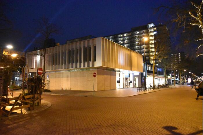 Voorbereiding voor avondklokrellen Lijnbaankwartier