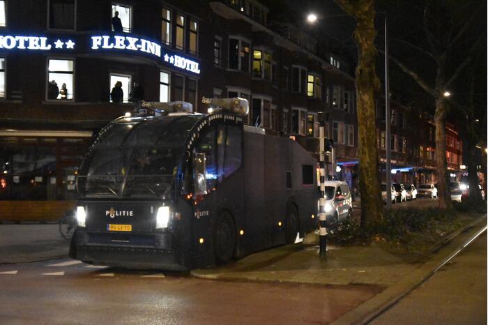 Veel ME op straat na ernstige rellen